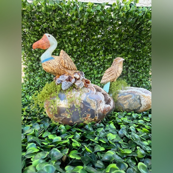 Pelican Spirit Sculpture | Generosity, Grounded Joy & New Beginnings - Picture 4 of 7